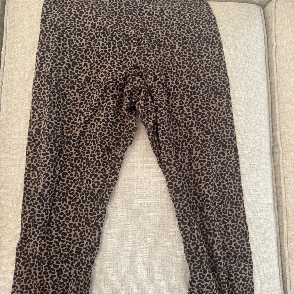 Old Navy Animal Print Leggings - Black and Brown.  Size Large. EUC